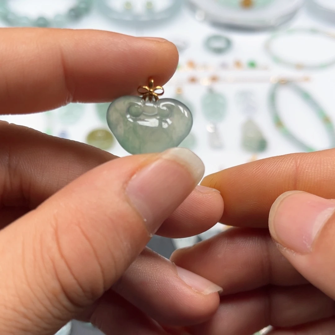 翡翠18K金镶嵌颈饰福利