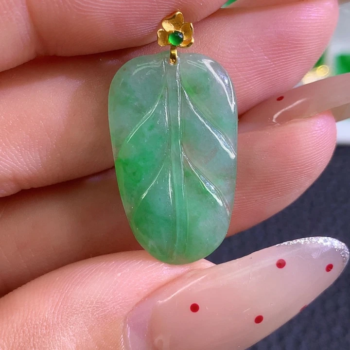 翡翠18K金镶嵌颈饰翡翠