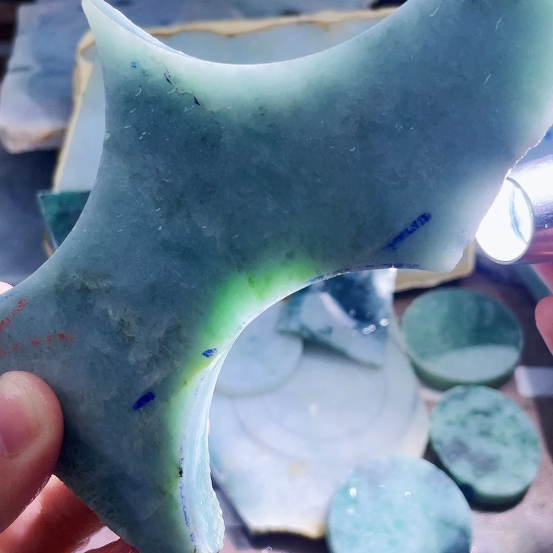 翡翠未镶嵌颈饰毛料26