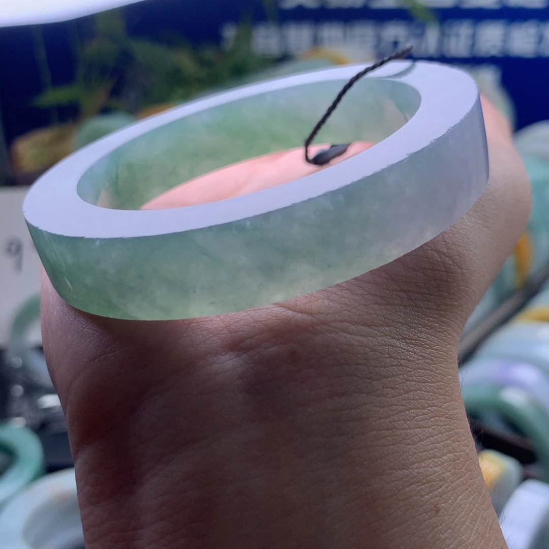 定制翡翠手镯未镶嵌正圈半山水