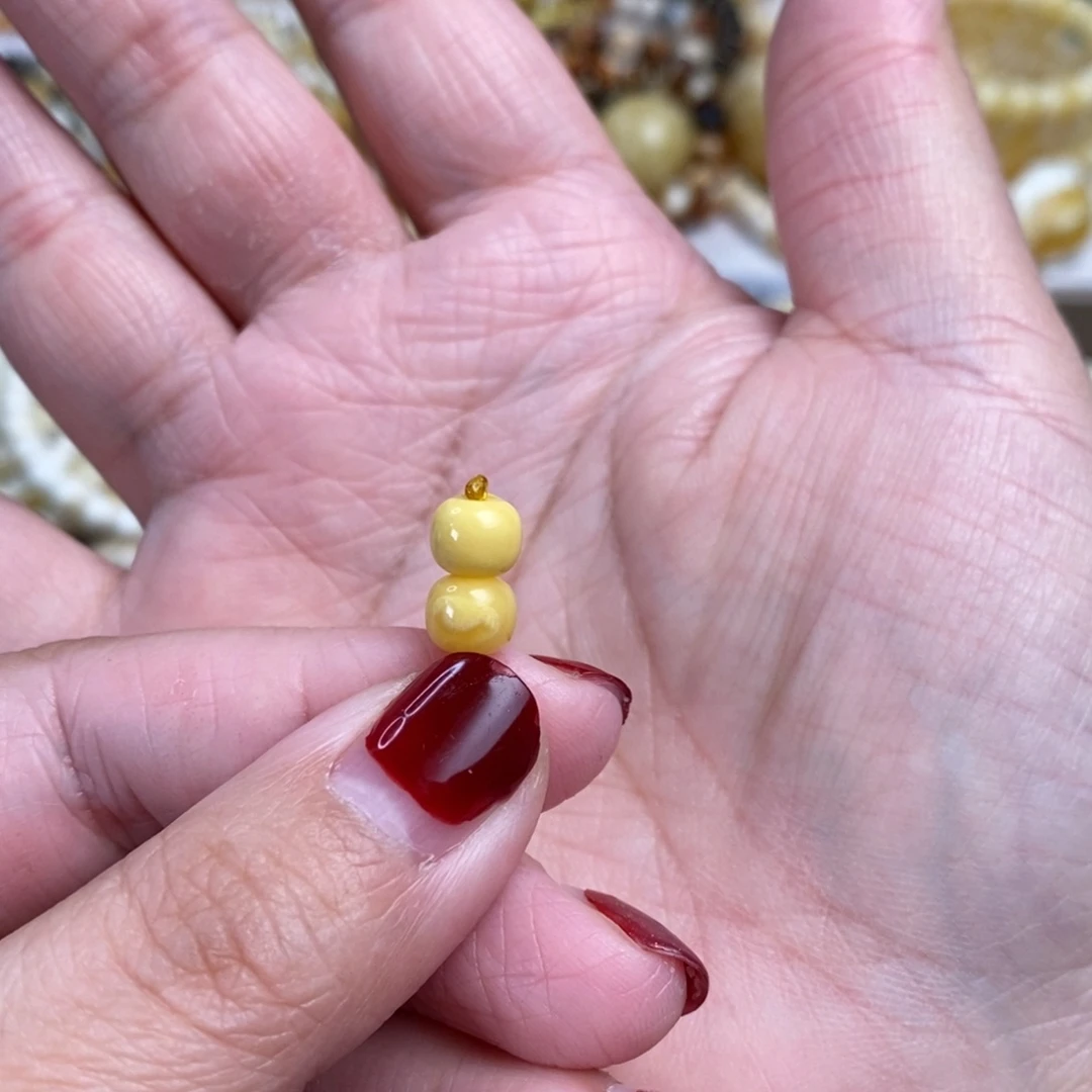 琥珀裸石未镶嵌小年份老型对珠6.6