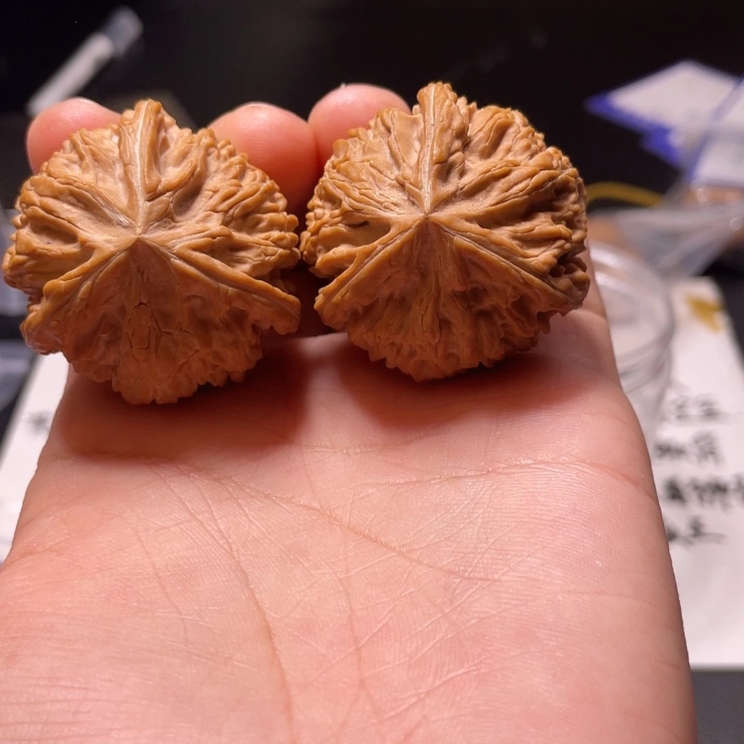 王***儿文玩核桃吊坠文玩