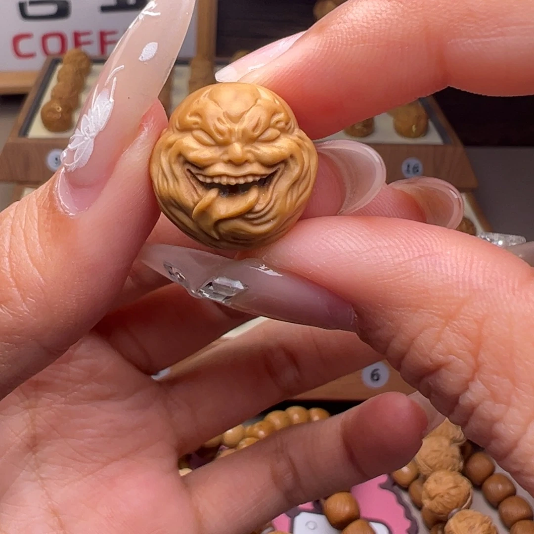 文玩核桃把件势**挡镶嵌铜管管舔僧18左右尺寸有正常封口线