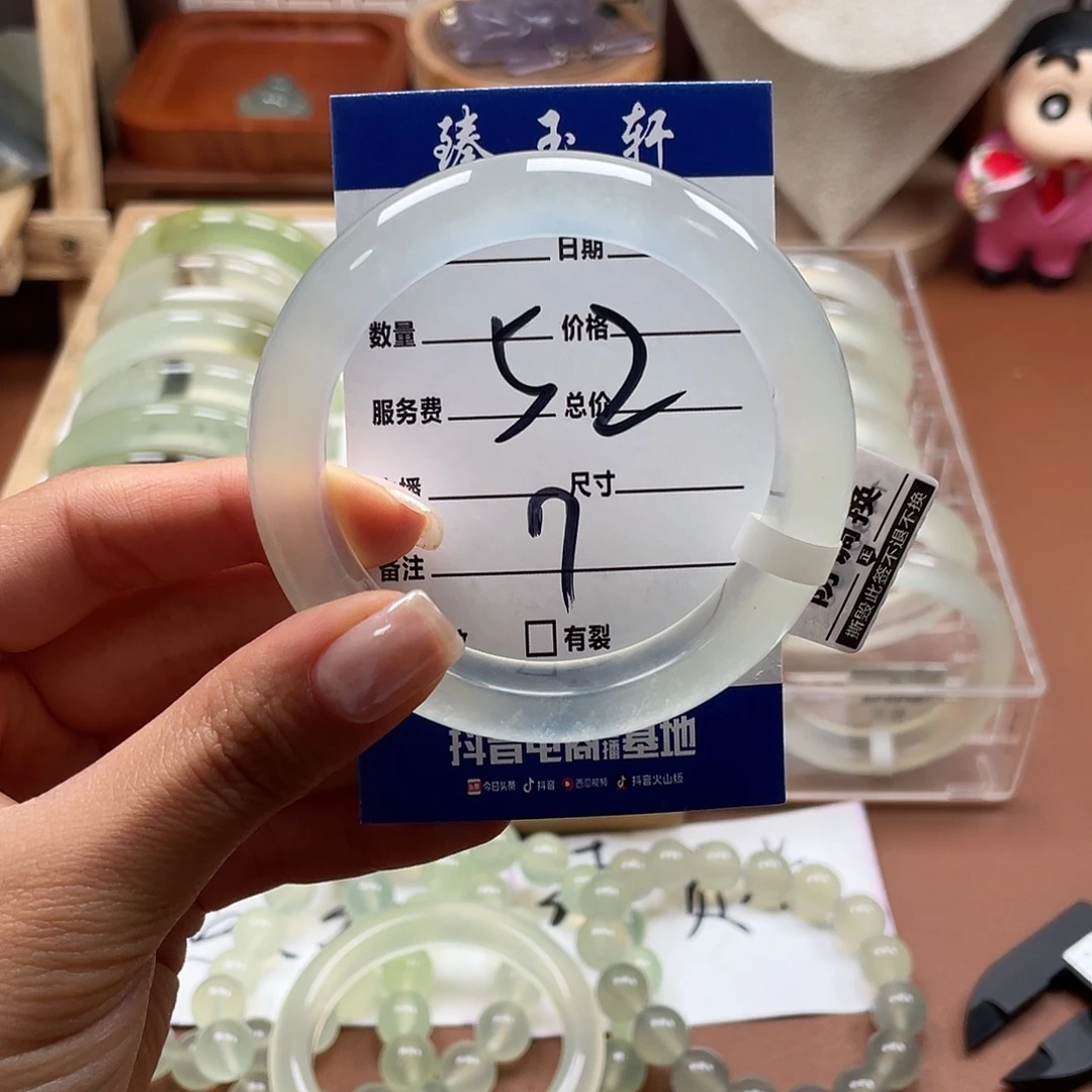 古***鹤未镶嵌蛇纹石玉手镯