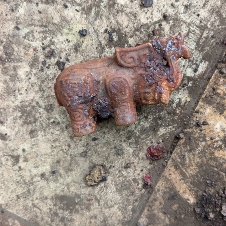 天***空和田玉（黄玉）未镶嵌摆件