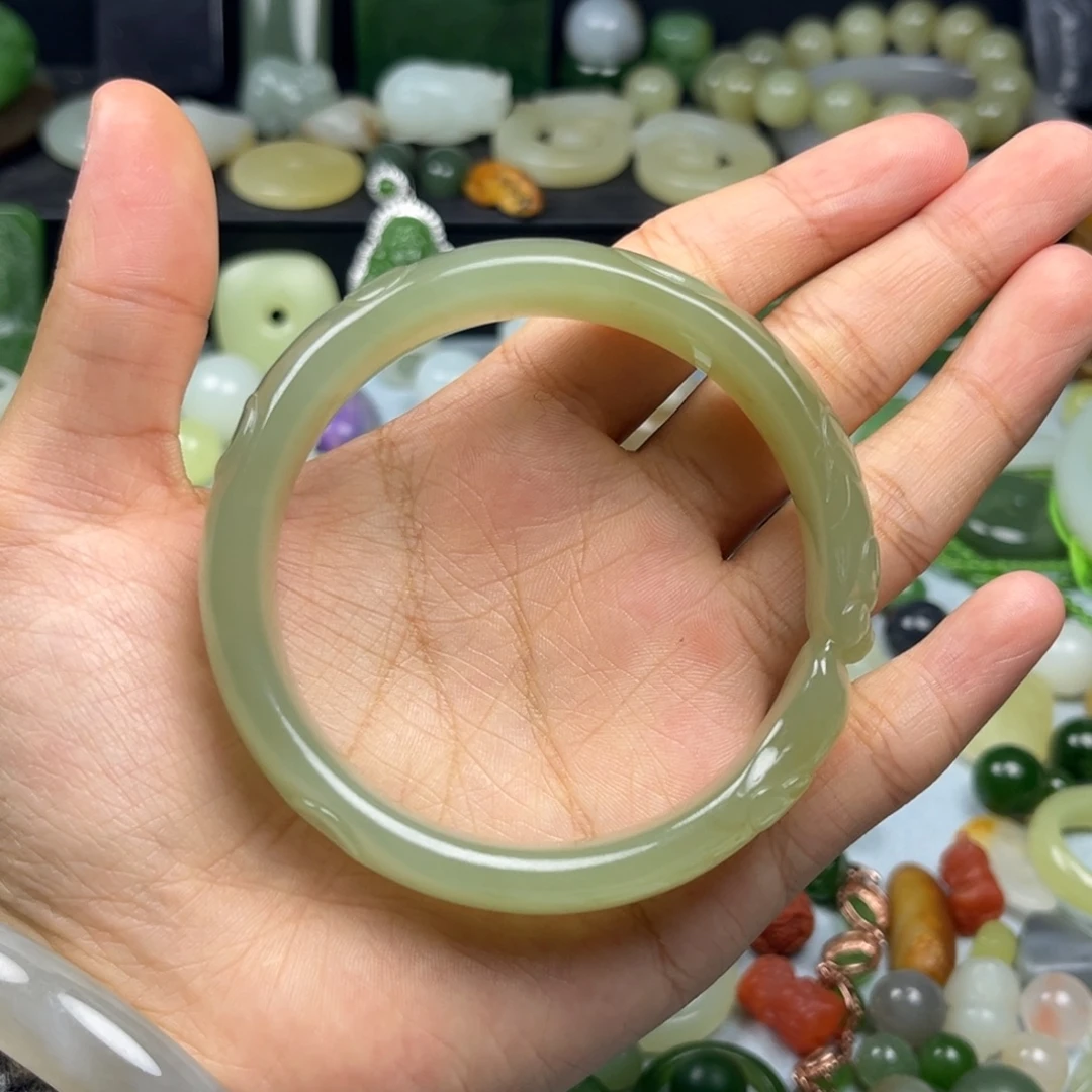 未镶嵌手镯和田玉