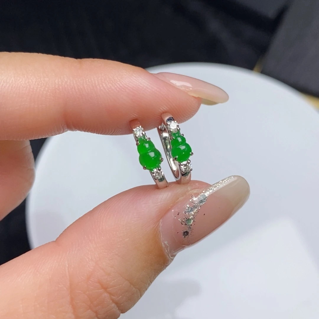 18K金镶嵌翡翠耳饰小葫芦