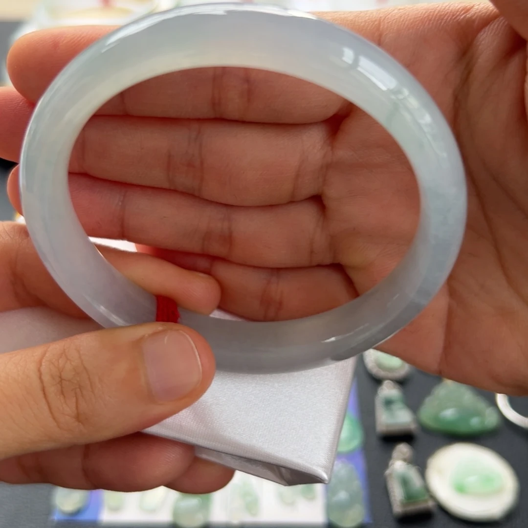 翡翠手镯未镶嵌手镯