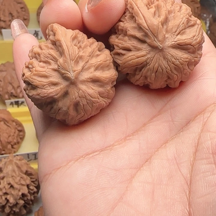 人***夫桃核吊坠弯弯核桃，元宝一帆风顺