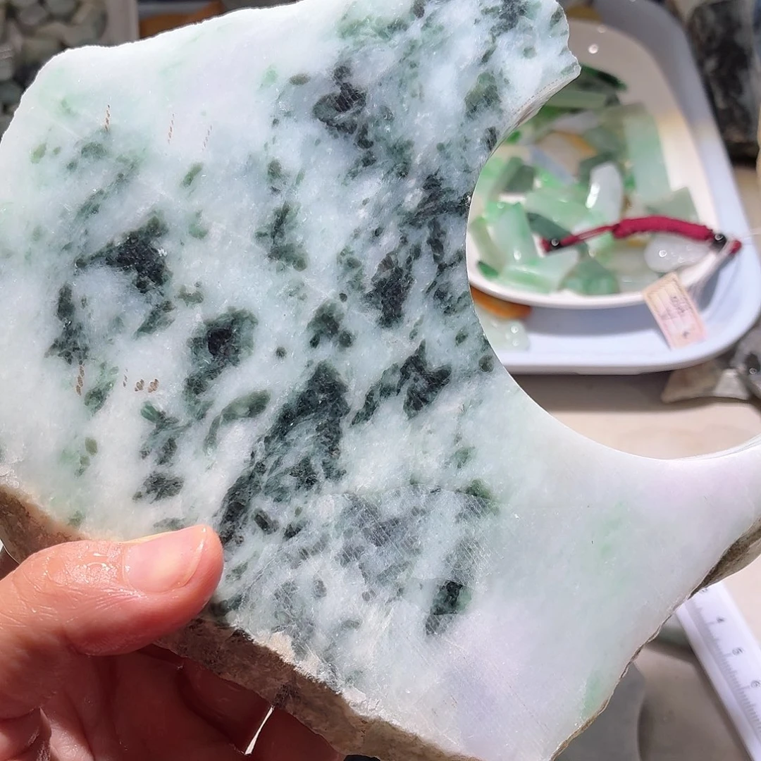 翡翠未镶嵌颈饰边角料