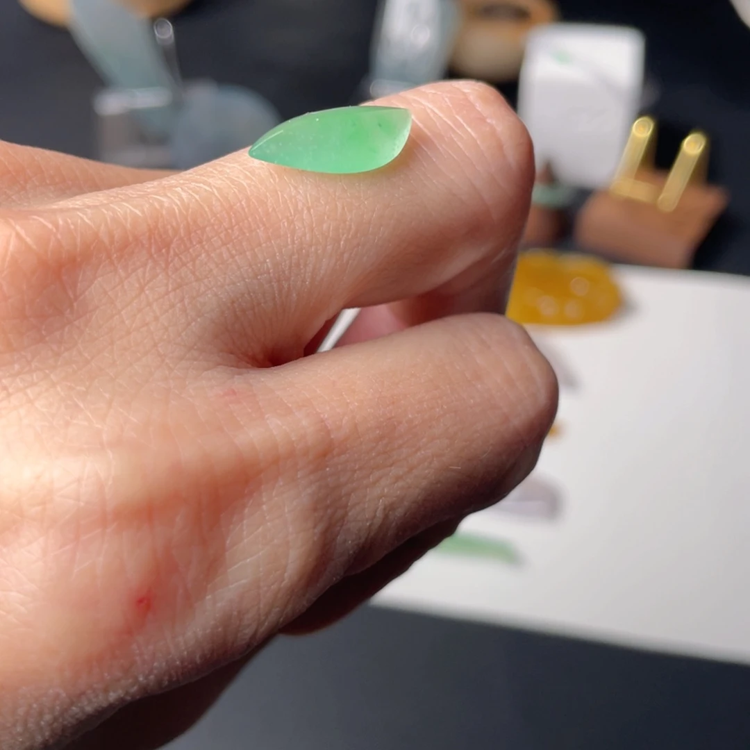 翡翠未镶嵌颈饰戒面