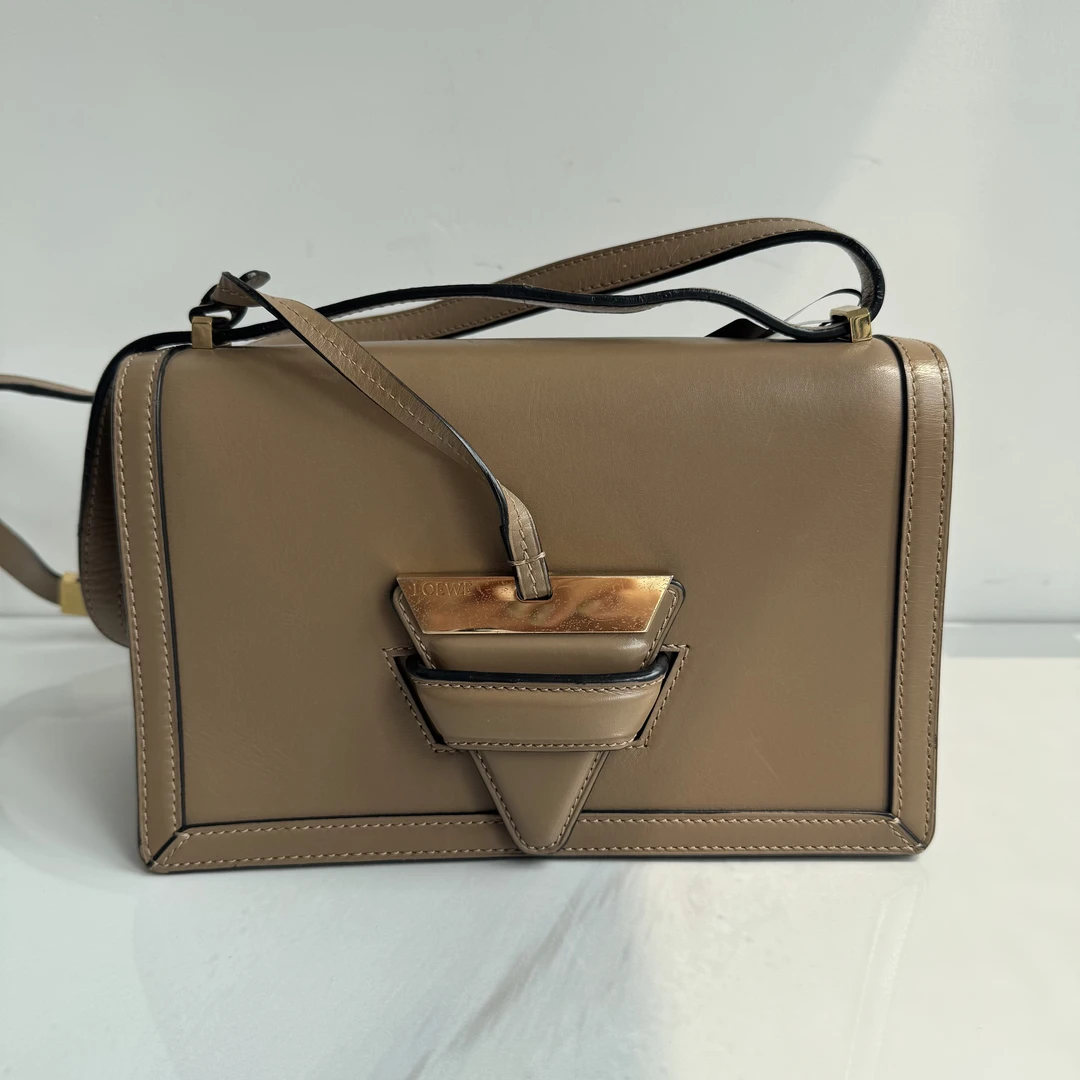 99新 LOEWE/罗意威 中号棕色牛皮巴塞罗那单肩包
