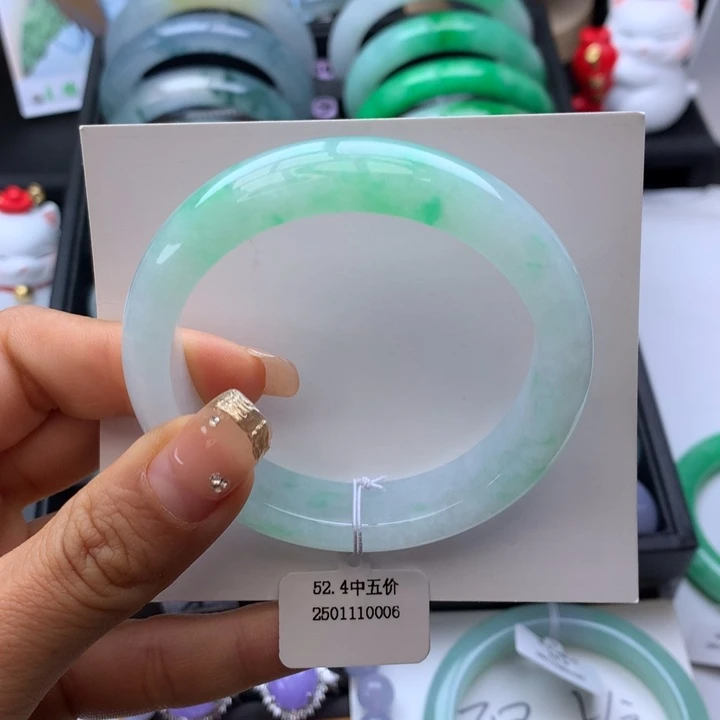 翡翠手镯未镶嵌正圈