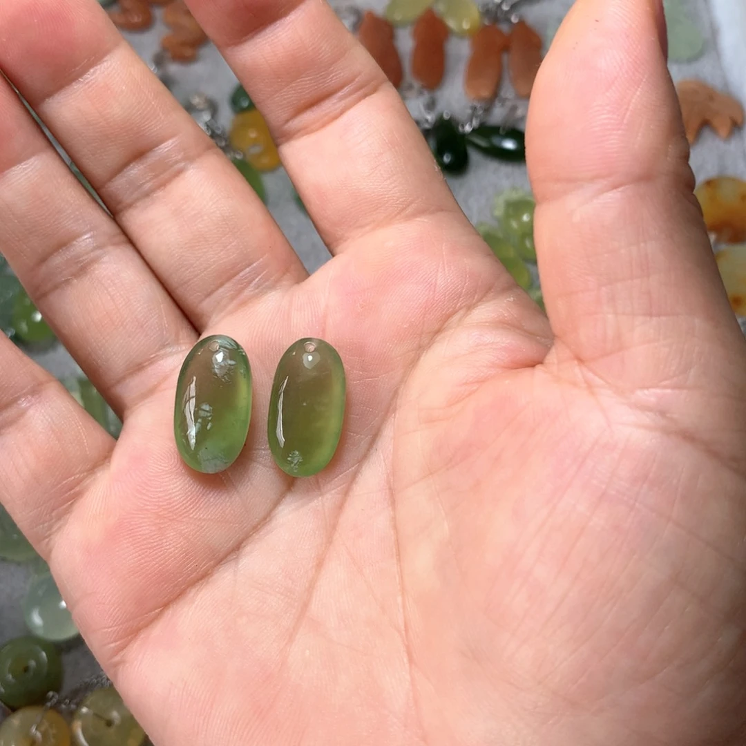 蛇纹石玉未镶嵌耳环