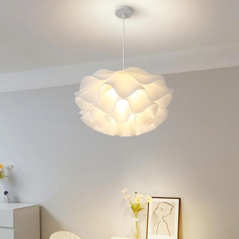 全光谱护眼灯具餐厅花瓣吊灯网红原木风简约女孩房间灯浪漫卧室灯