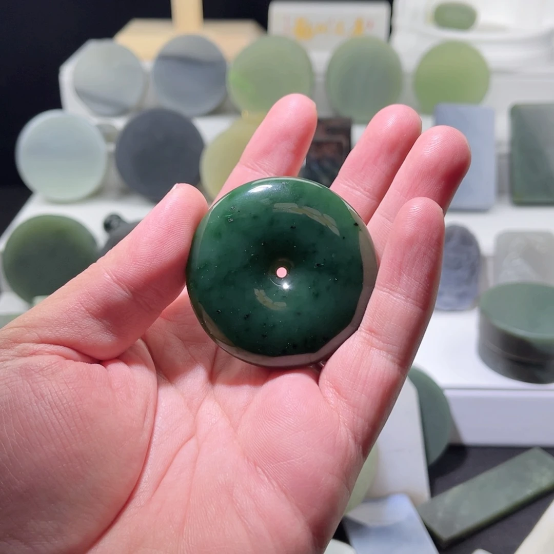 日***华和田玉未镶嵌珠宝半成品