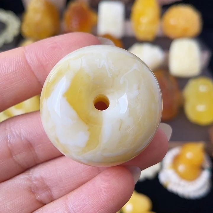 琥珀未镶嵌珠宝奇石