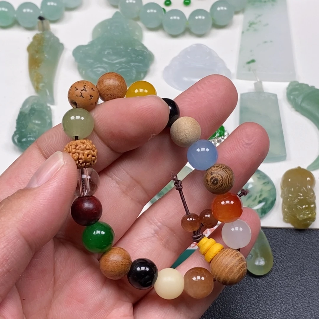 翡翠未镶嵌颈饰手链