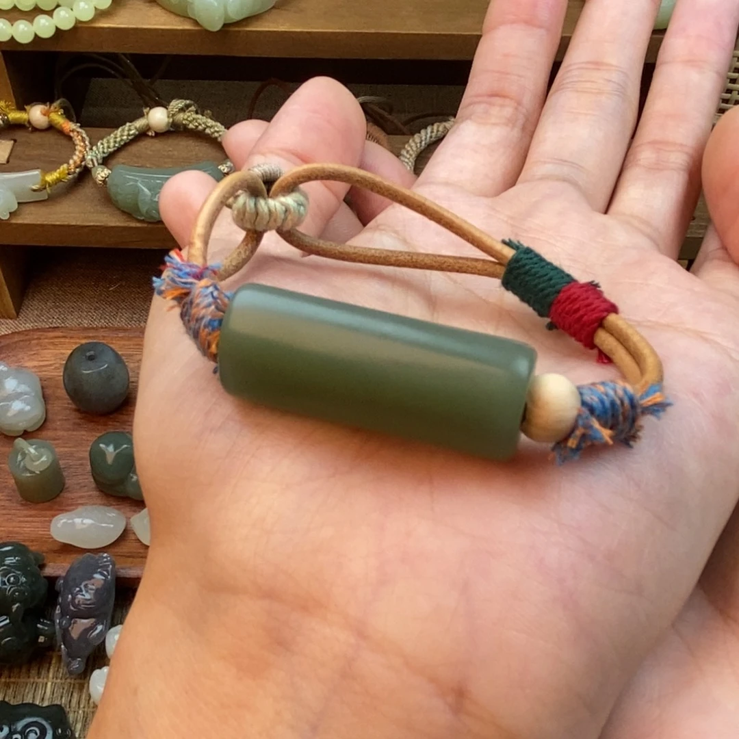 G***喱和田玉未镶嵌颈饰