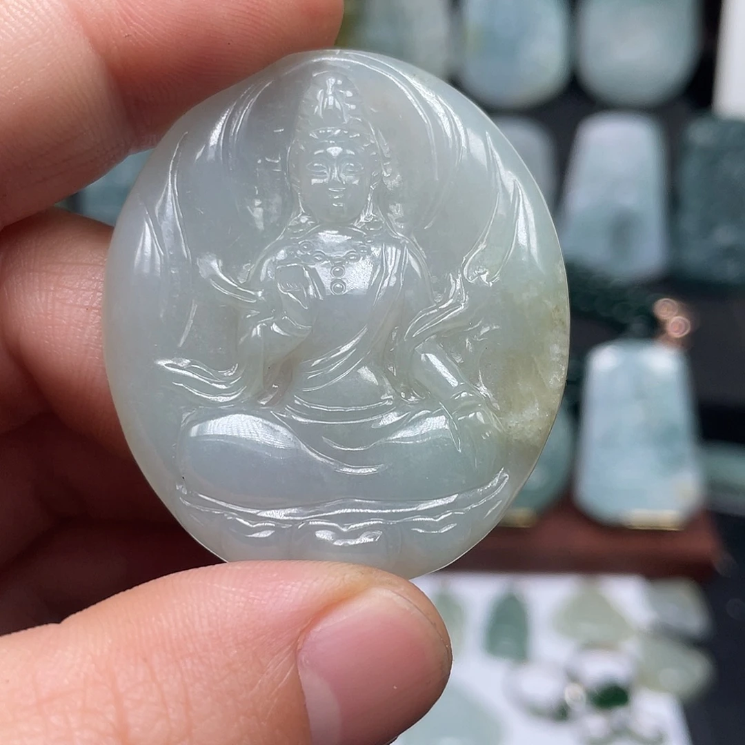 翡翠未镶嵌颈饰观音