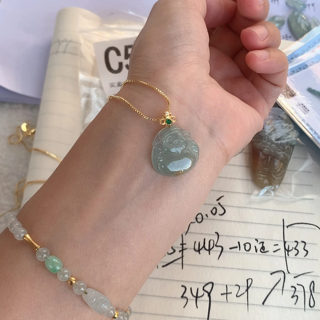 翡翠未镶嵌颈饰阳*财爷爷