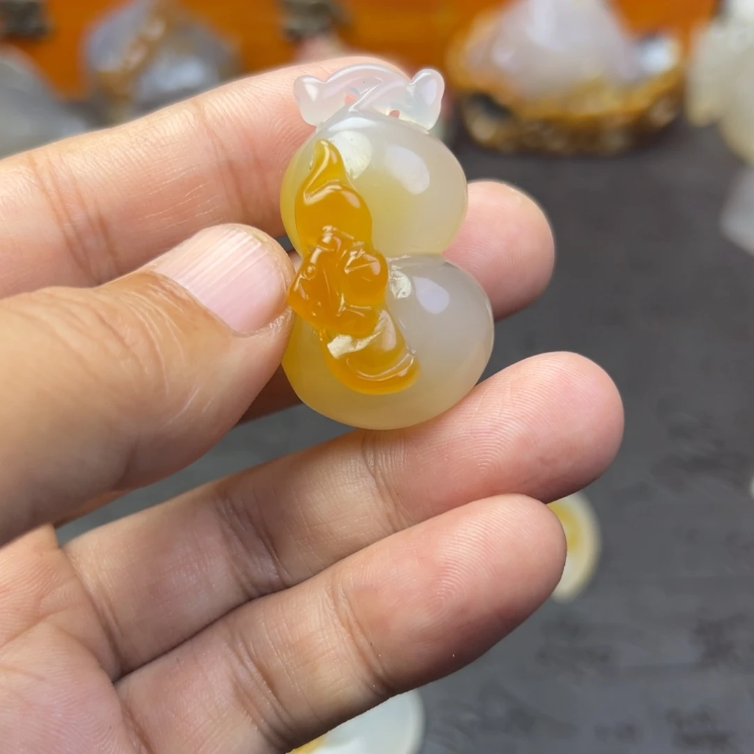 汪***洋玛瑙/玉髓未镶嵌时尚潮流手把件吊坠