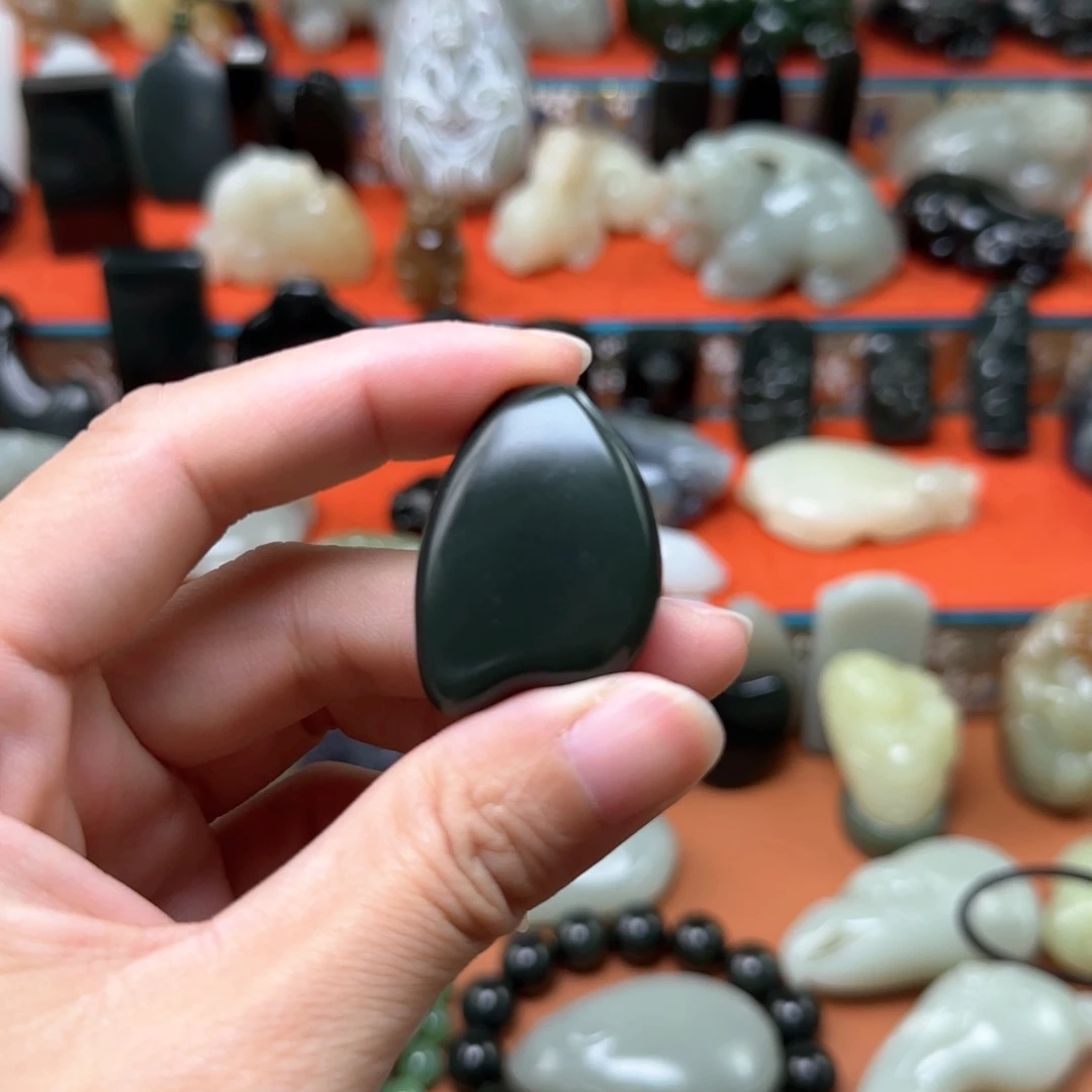 未镶嵌和田玉（糖玉）把件