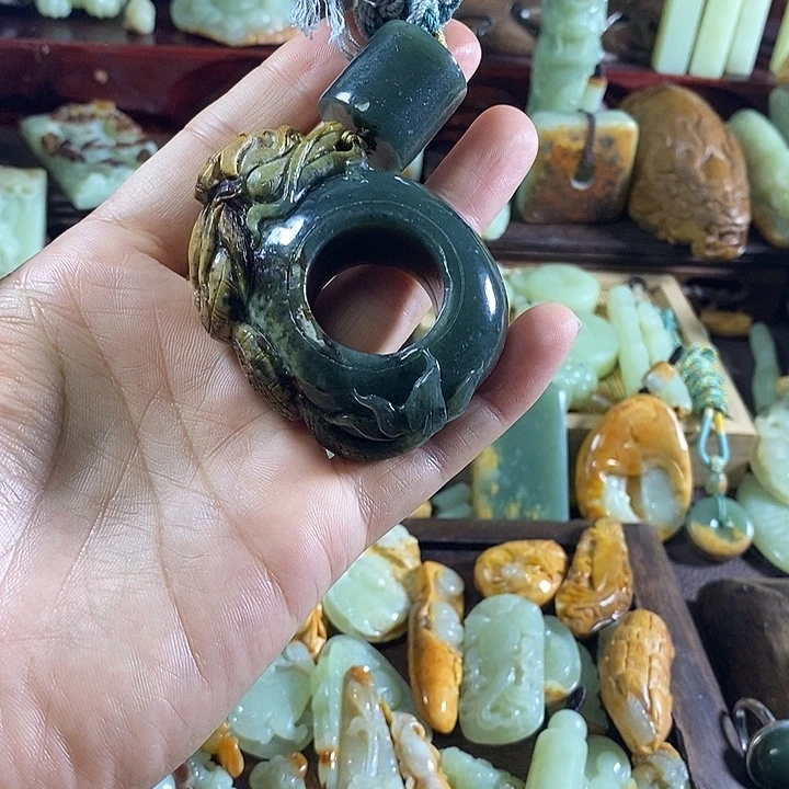 岫岩河磨玉（透闪石质玉）未镶嵌颈饰