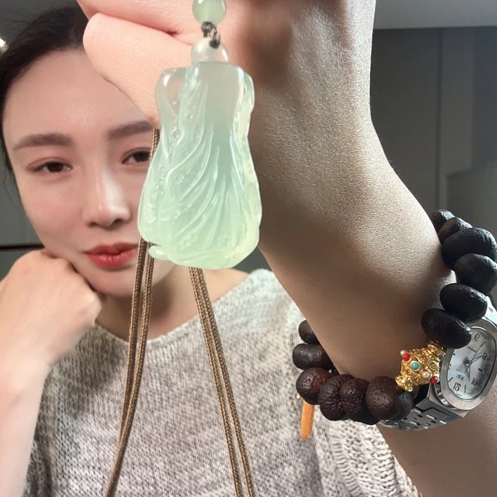 s***）未镶嵌蛇纹石玉颈饰