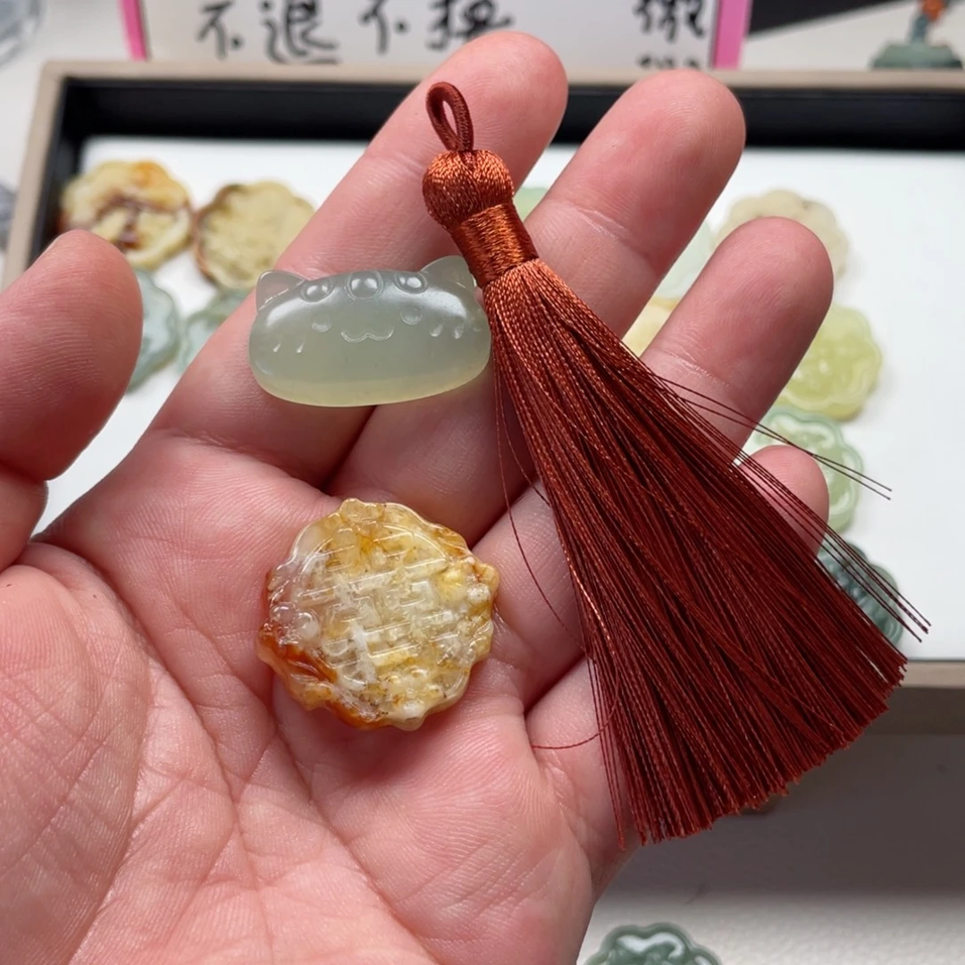 R****未镶嵌蛇纹石玉颈饰
