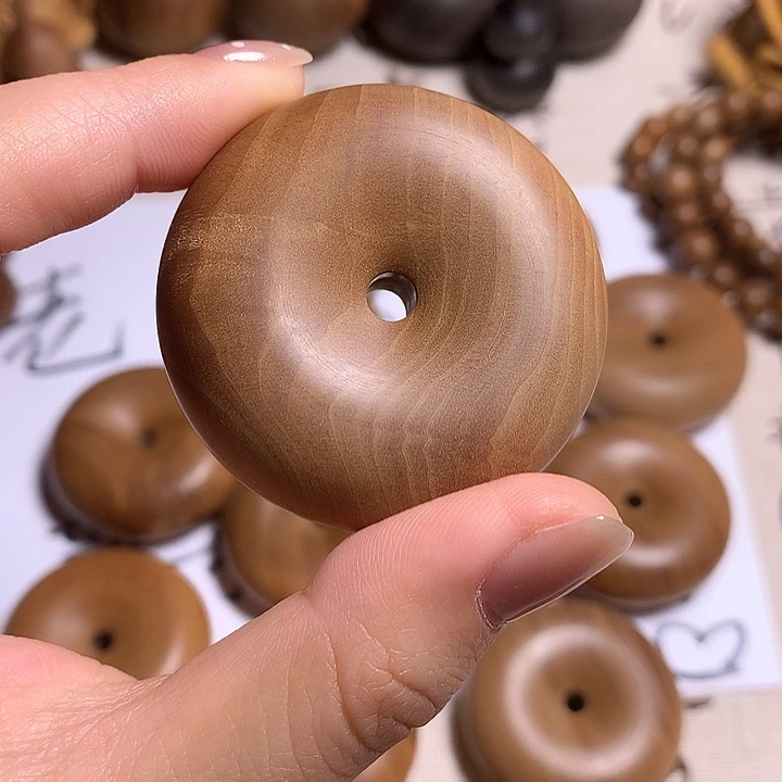 檀香木大平安扣瑕疵