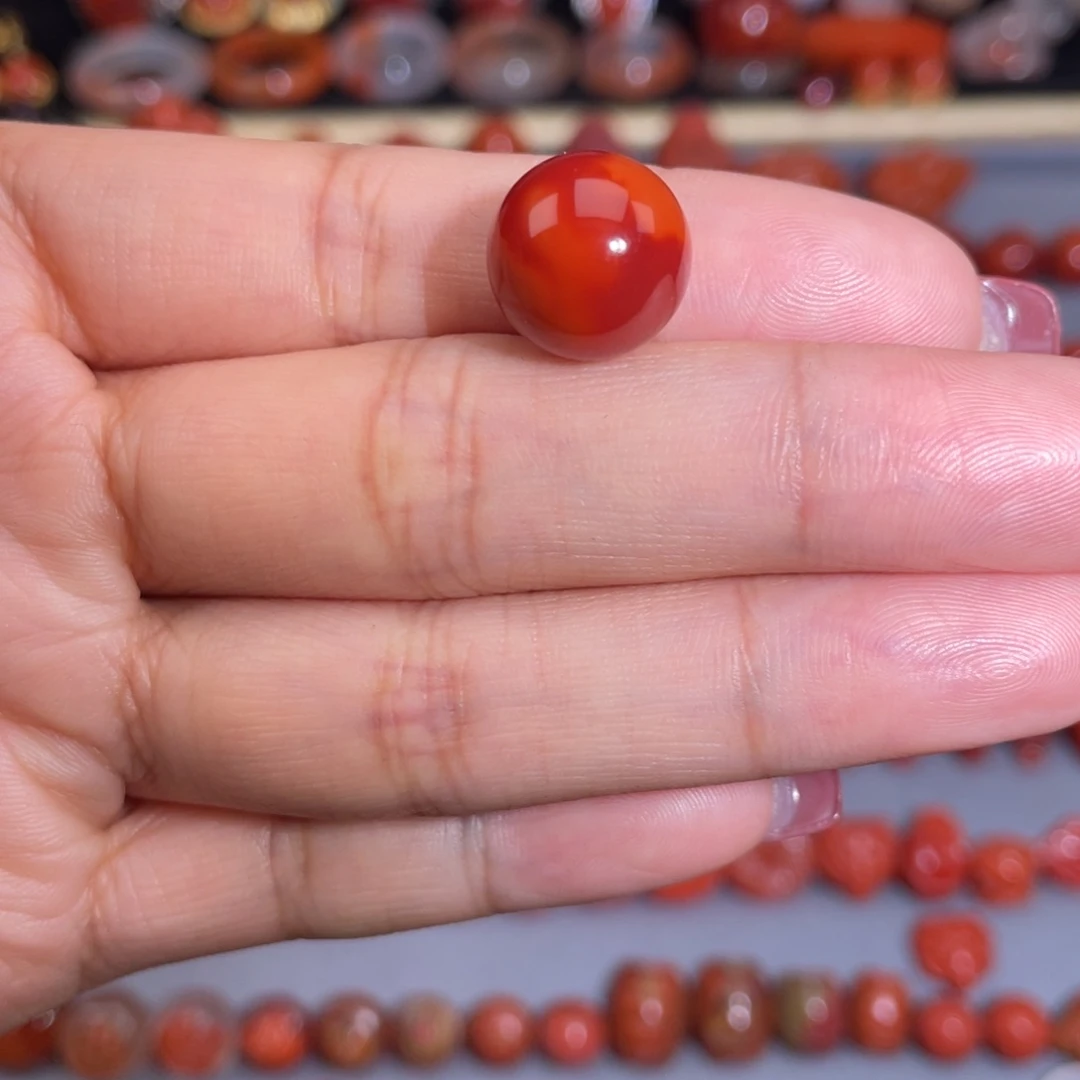 南红玛瑙瓦西圆珠未镶嵌昨***班
