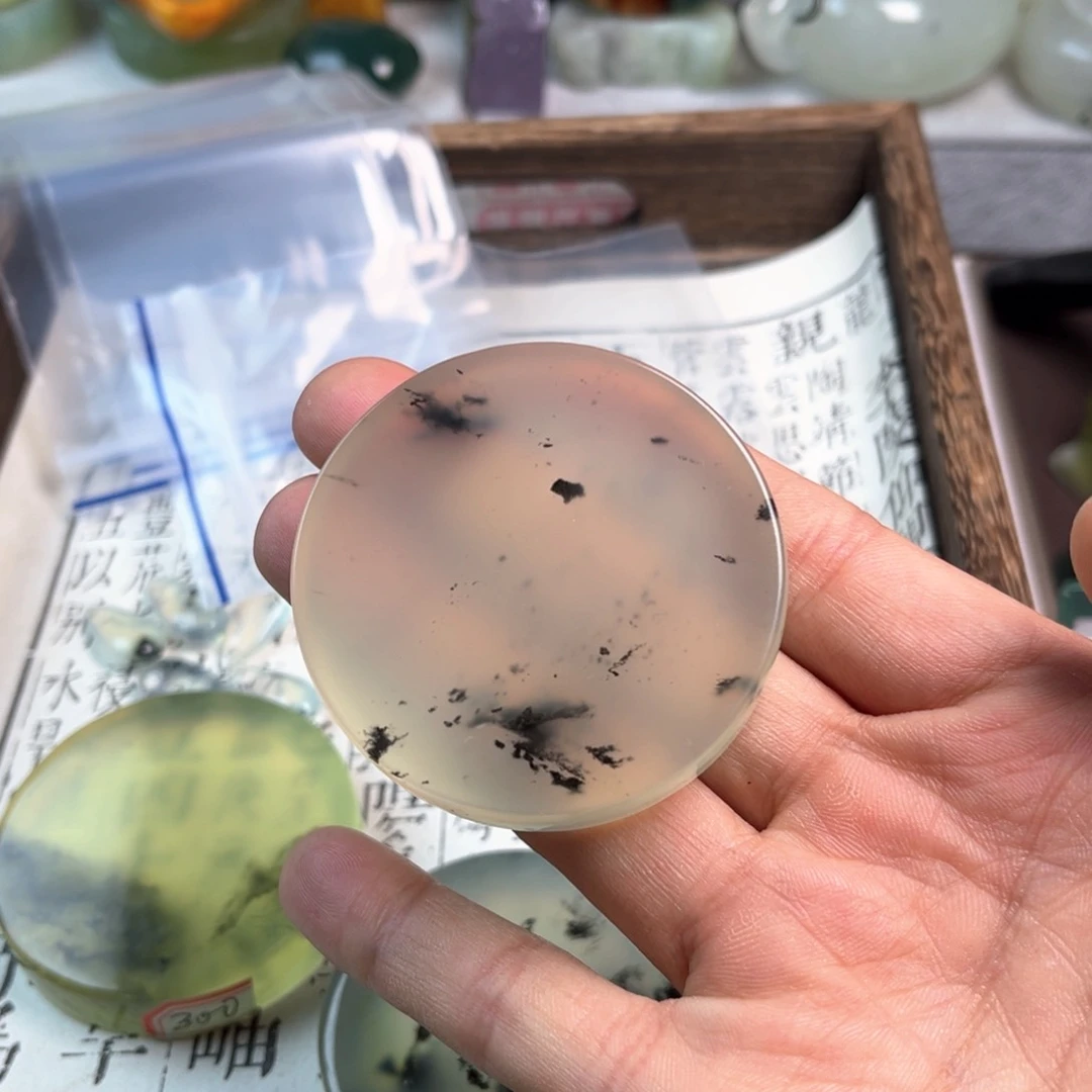 蛇纹石玉未镶嵌原石滚****座