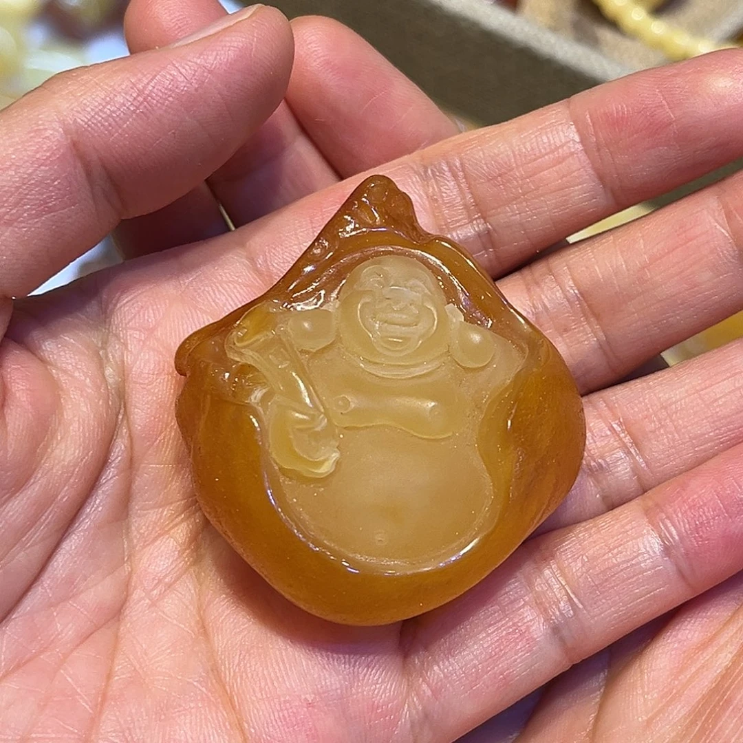 琥珀颈饰未镶嵌弥勒