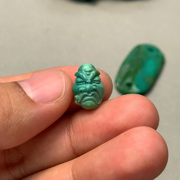 绿松石未镶嵌颈饰