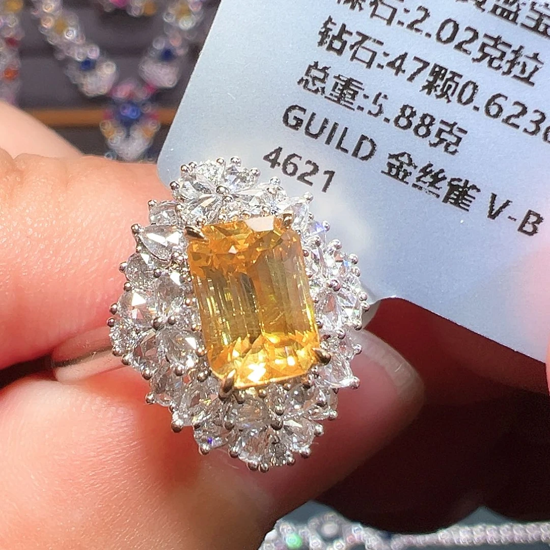 彩色蓝宝石18K金镶嵌戒指
