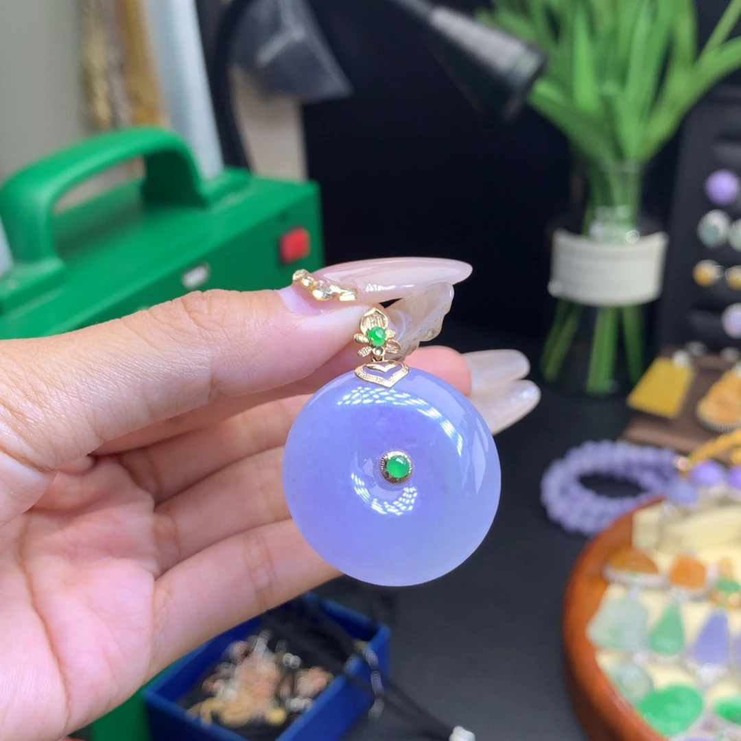 翡翠18K金镶嵌颈饰