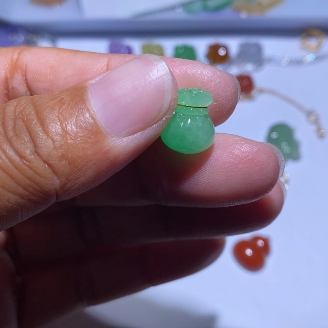 颈饰未镶嵌翡翠看****舒