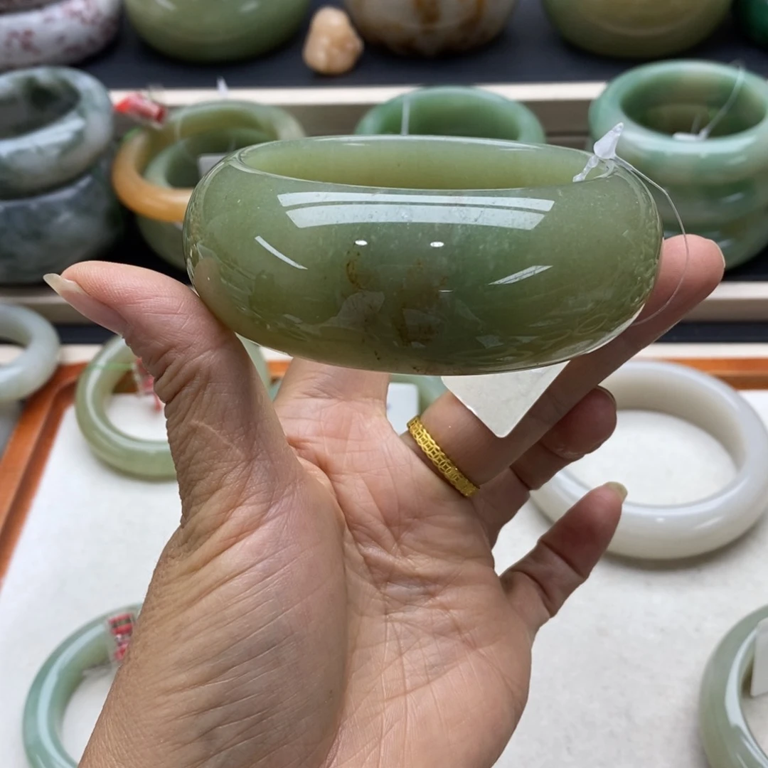 未镶嵌手镯石英质玉苏*