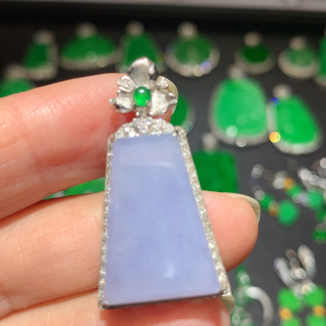 翡翠颈饰18K金镶嵌翡翠