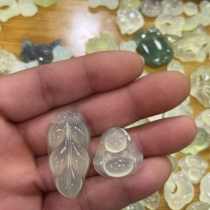 蛇纹石玉合金颈饰玉石吊坠玉石吊坠