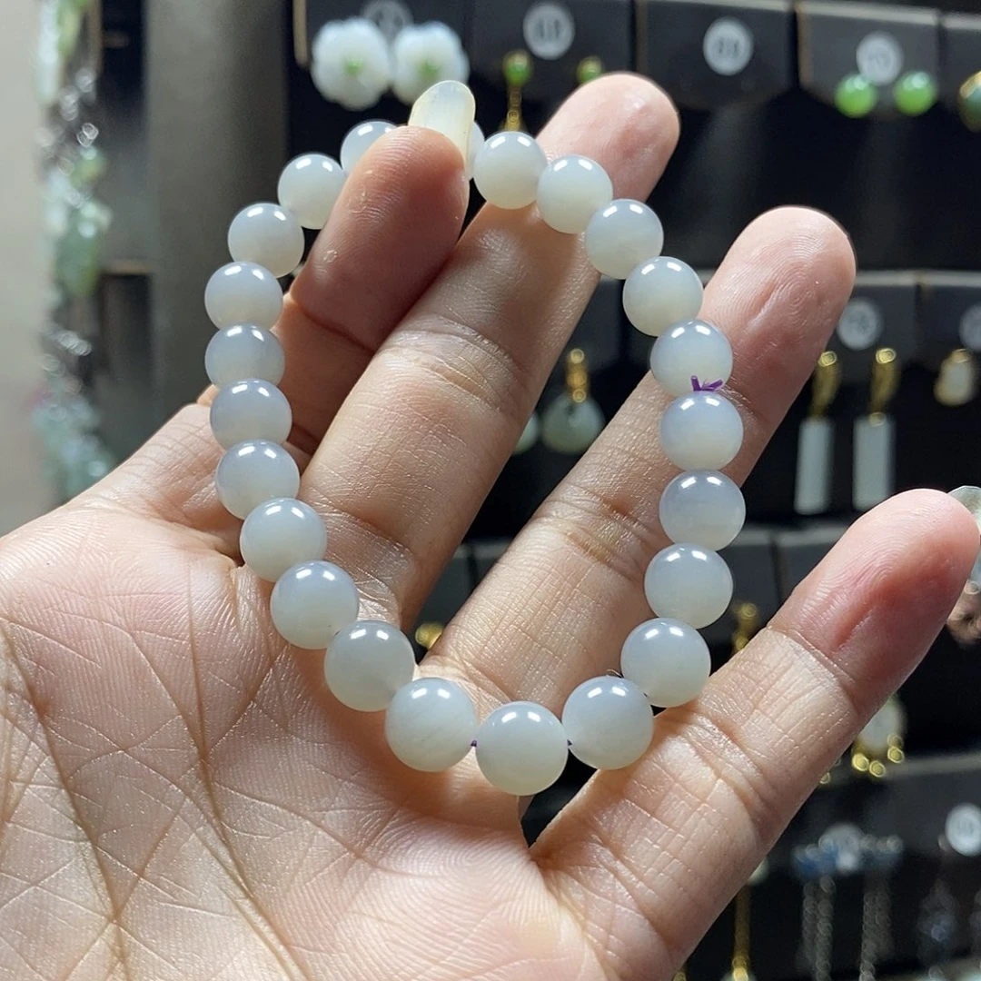 和田玉未镶嵌耳饰被****天