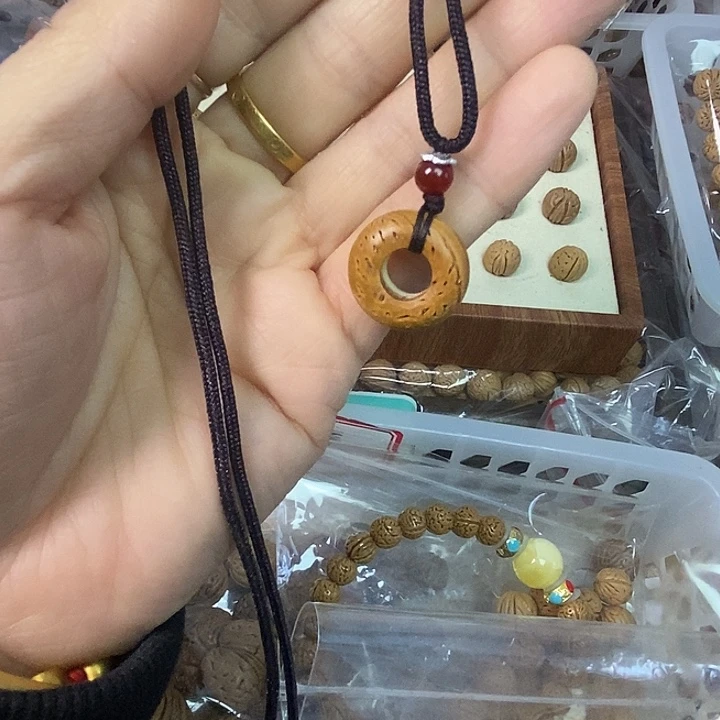 桃核吊坠平安扣，快过节祝老铁平平安安健健康康