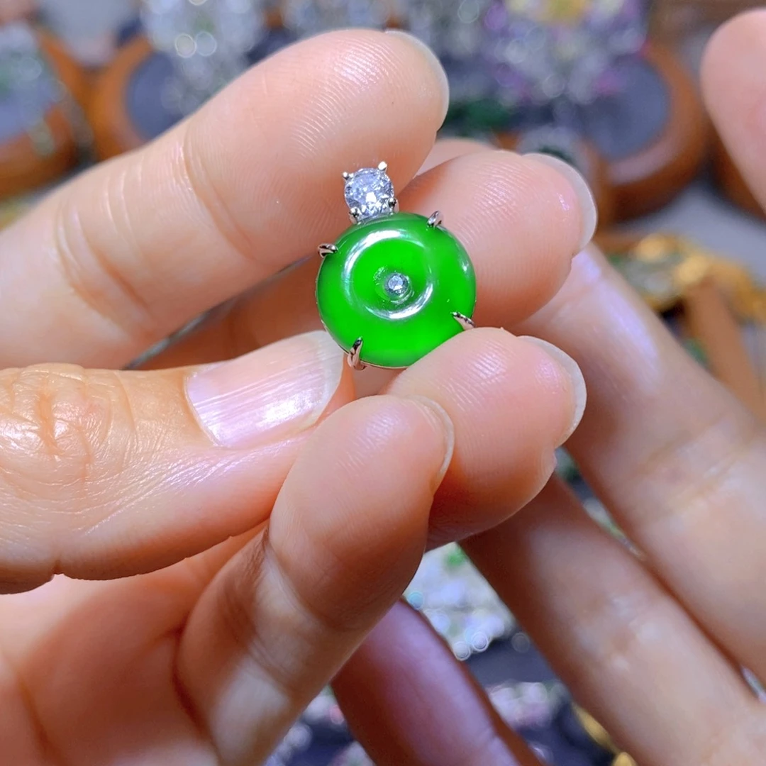 翡翠颈饰银S925镶嵌天然翡翠