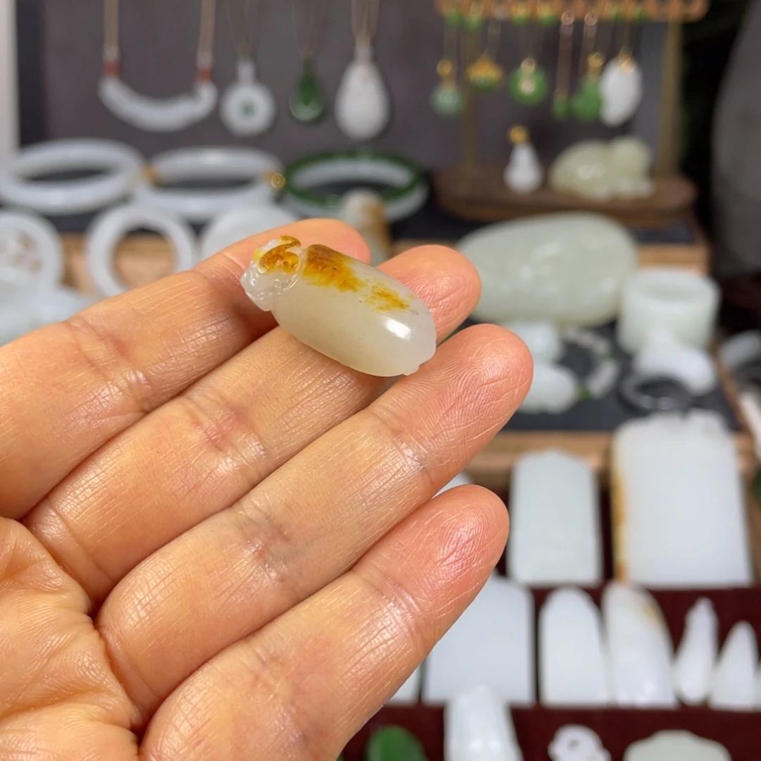 @***德和田玉未镶嵌颈饰