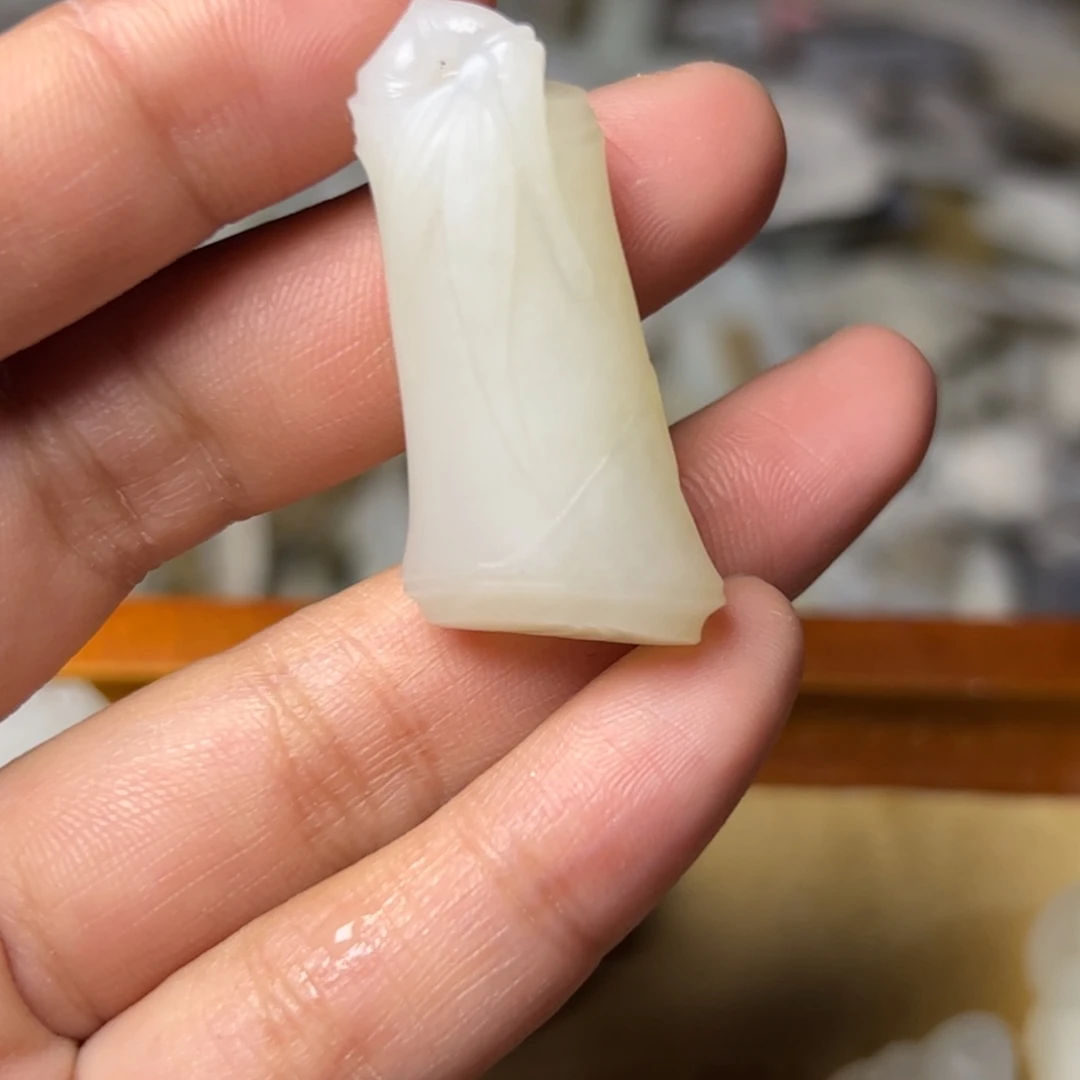 坚***守和田玉未镶嵌项链