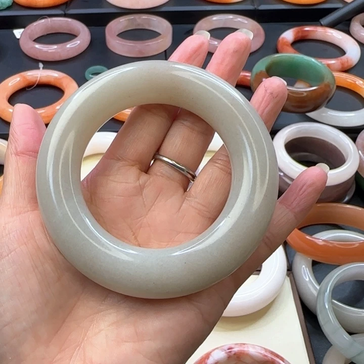 石英质玉手镯未镶嵌@**?