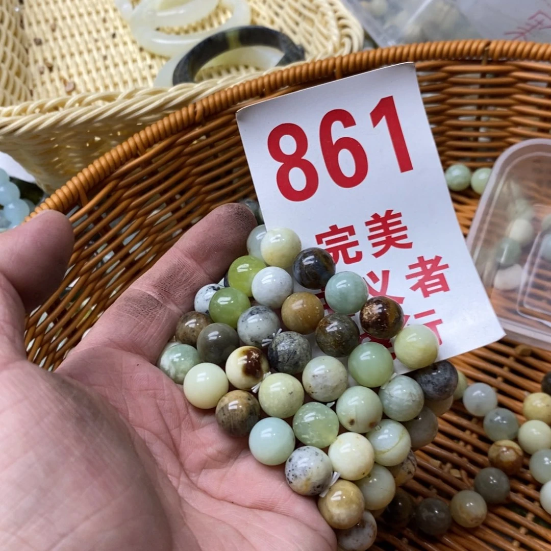 蛇纹石玉挂坠未镶嵌