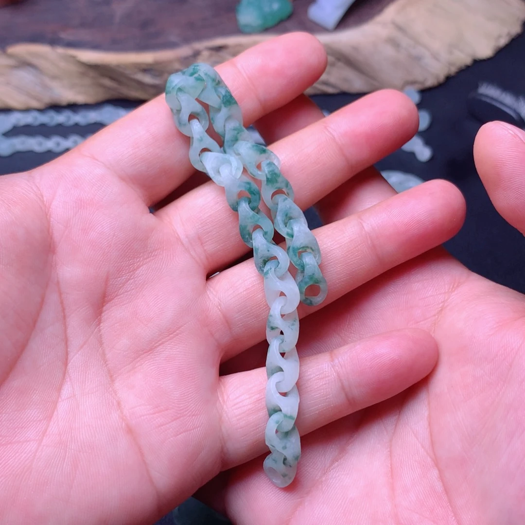 定制翡翠未镶嵌老*哥手链