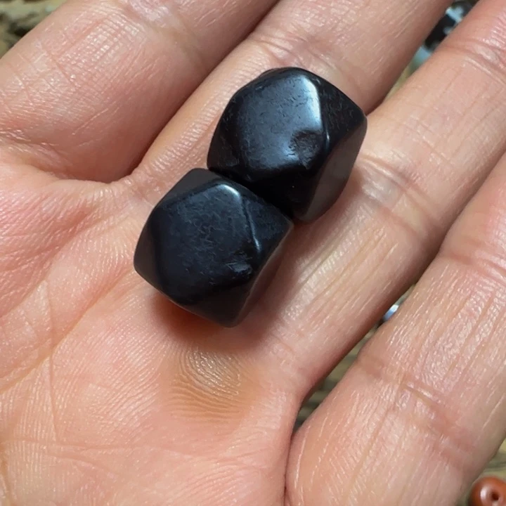 *****翡翠未镶嵌耳饰翡翠等天然宝石的加工